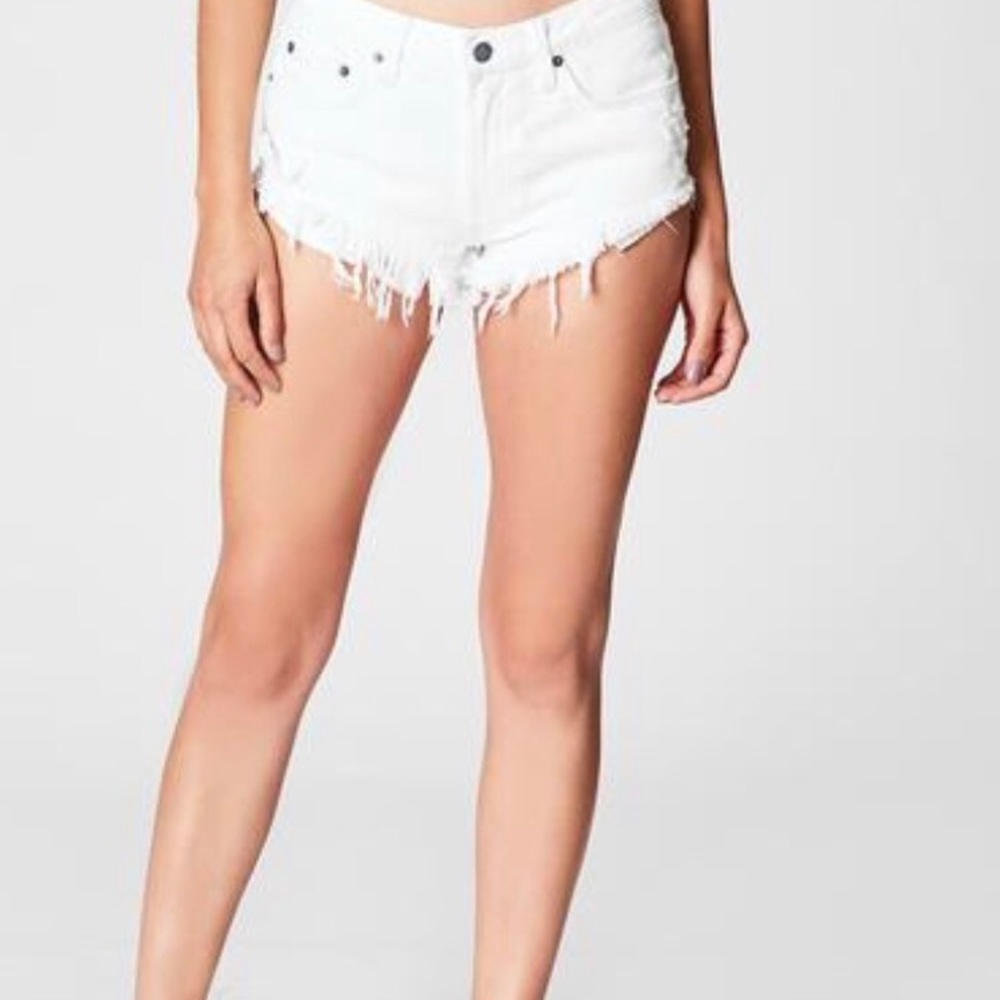 White carmar mogan shorts